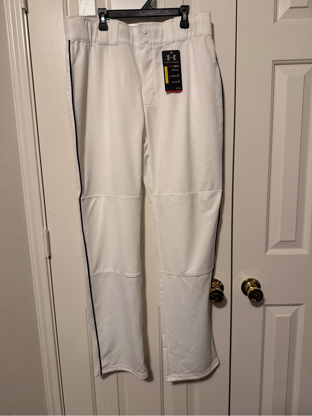 Under Armour Men’s White Baseball Jogger Pants with Black Side Piping
